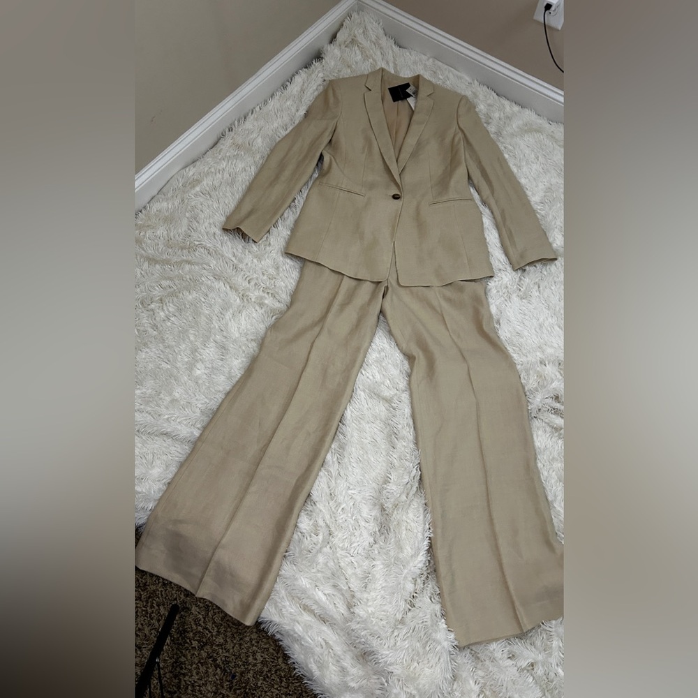 Beautifl NWT Ann Taylor Elegant Beige Women's Pantsuit - Picture 2 of 13